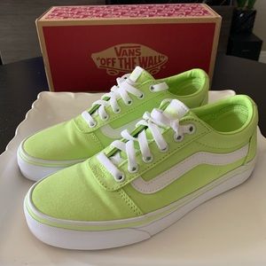Women’s ward vans 7.5